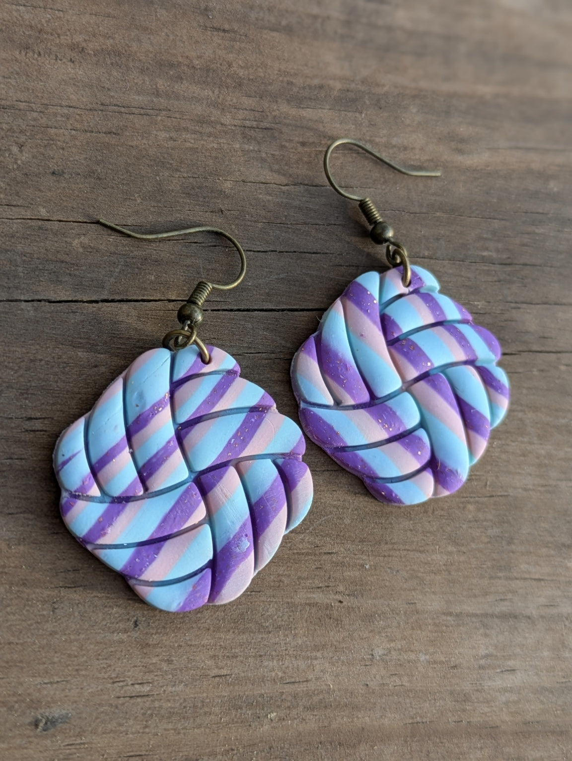 Striped Knot Dangles