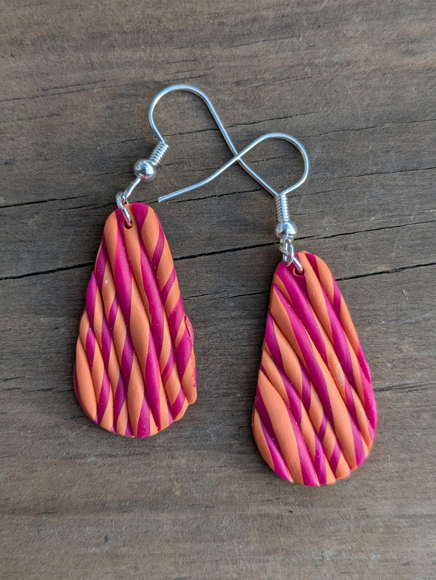 Dual-Color Twist Dangles