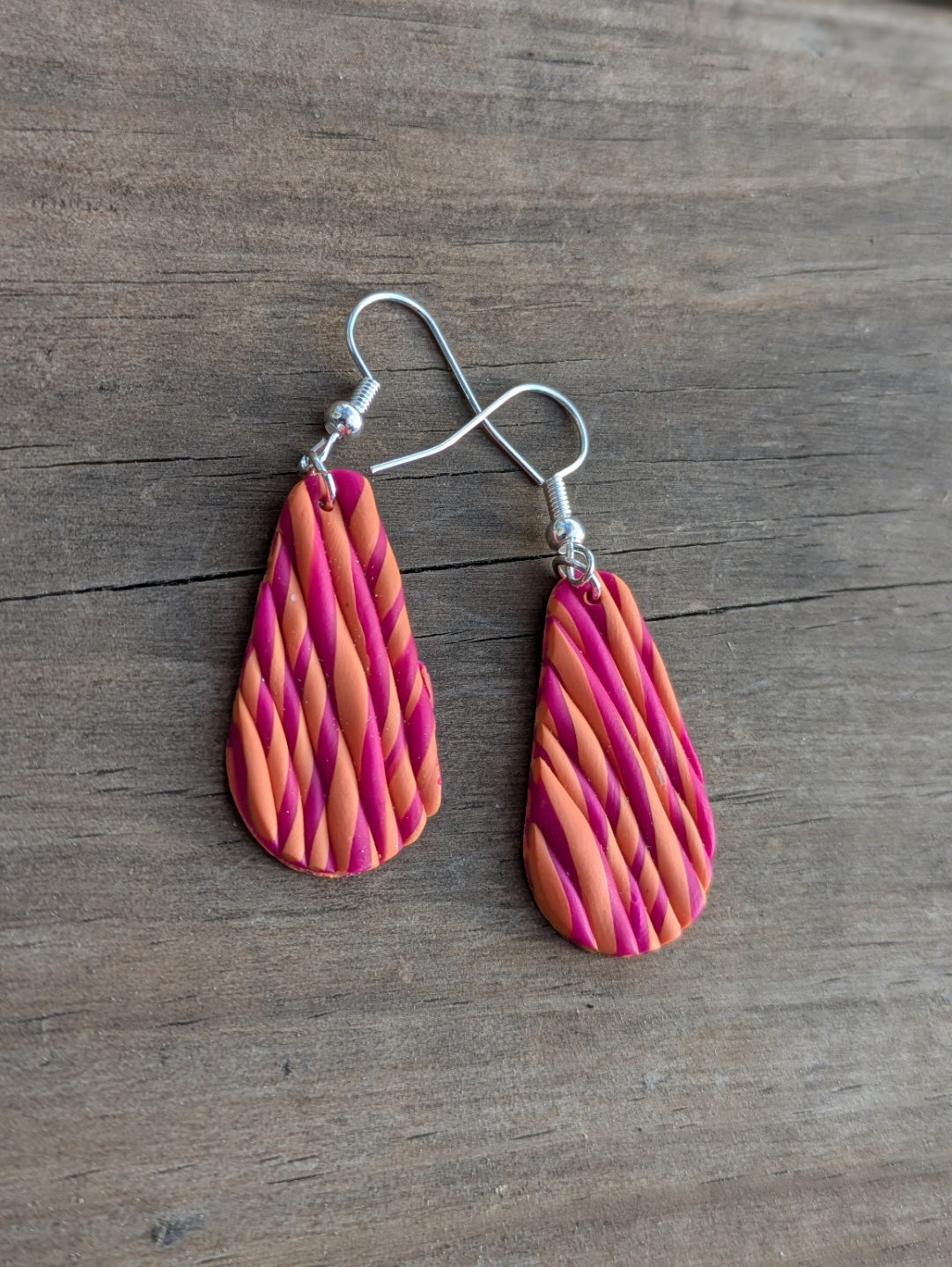 Dual-Color Twist Dangles