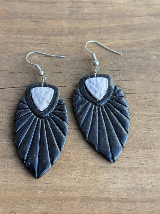 Arrowhead Dangles Black and White