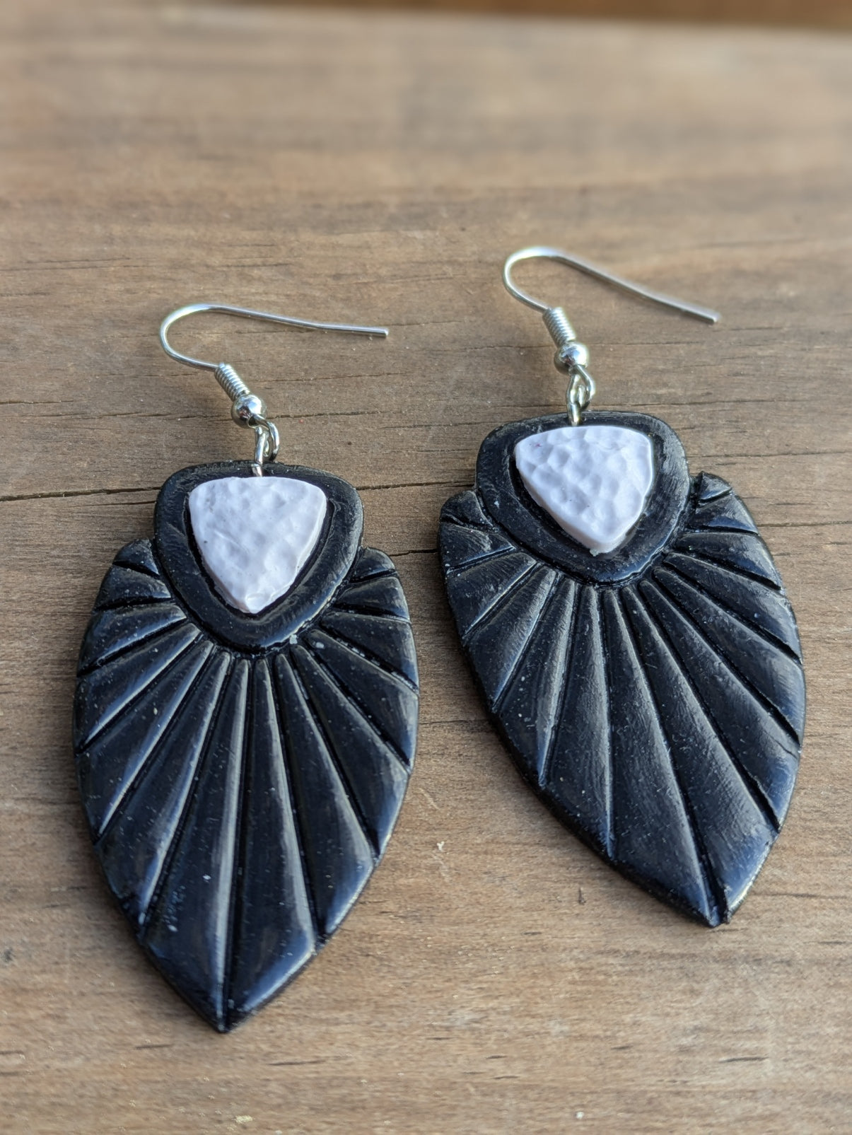 Arrowhead Dangles Black and White