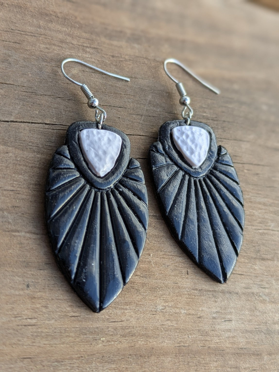 Arrowhead Dangles Black and White